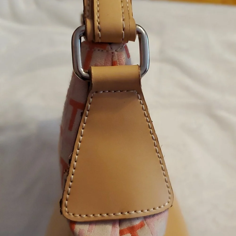 Tommy Hilfiger small handbag NWT - Picture 10 of 14